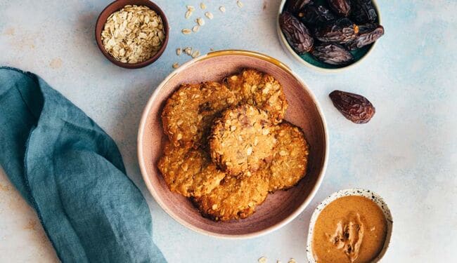 Oat cookies with date chunks (v&gf) - 20 minutes