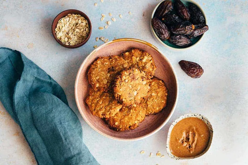 Oat cookies with date chunks (v&gf) - 20 minutes