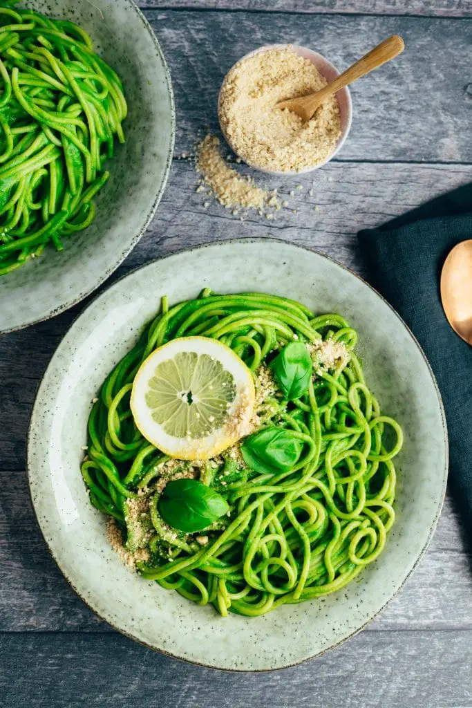 Spaghetti with vegan spinach sauce (20 minutes)