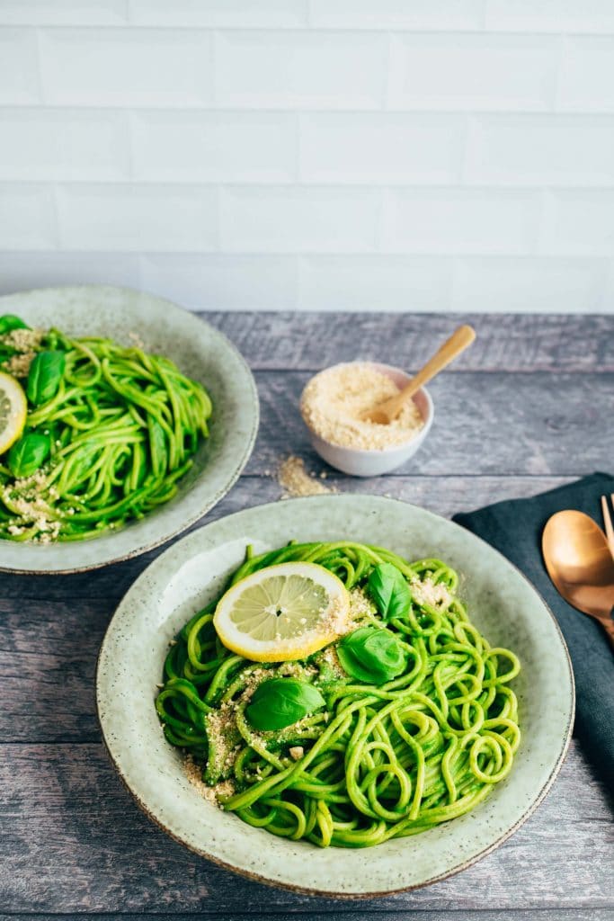 Spaghetti with vegan spinach sauce (20 minutes)  