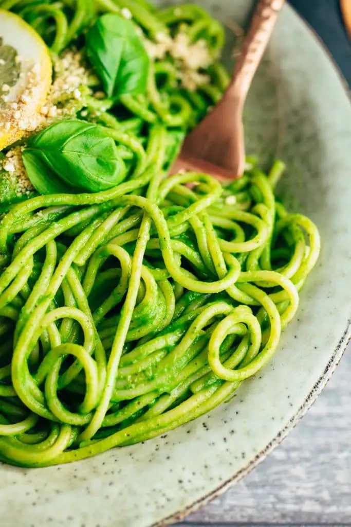 Spaghetti with vegan spinach sauce (20 minutes)