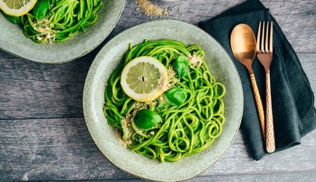 Spaghetti with vegan spinach sauce (20 minutes)