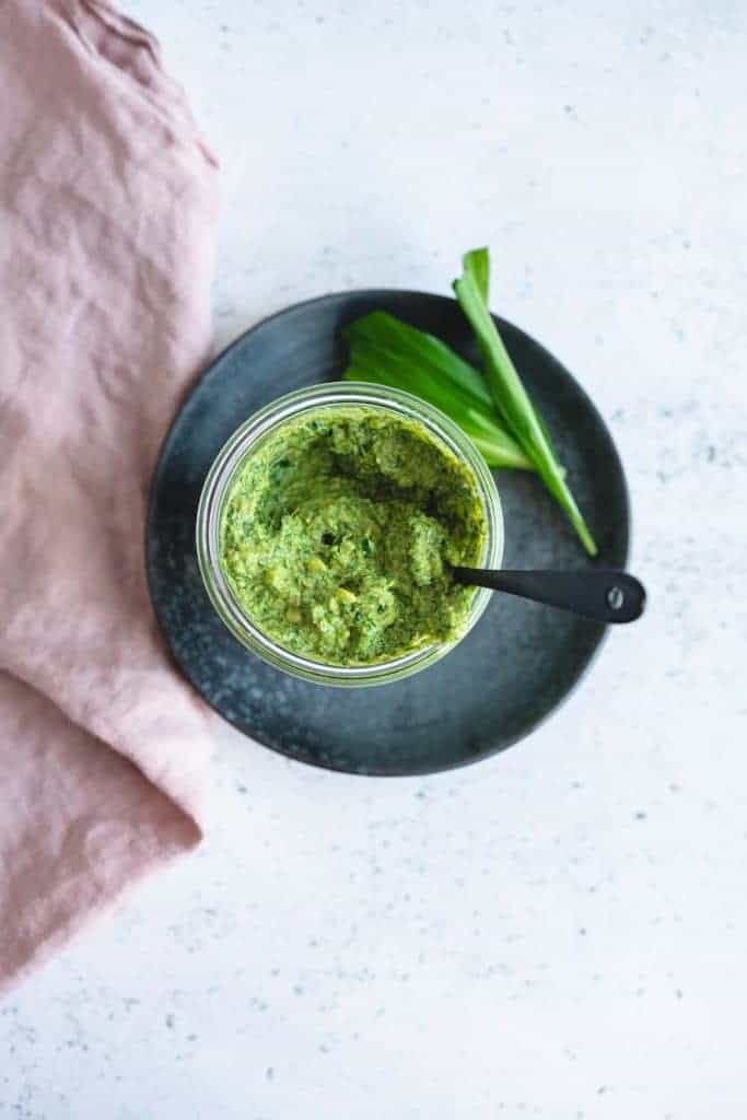 Make wild garlic pesto yourself (How-To)