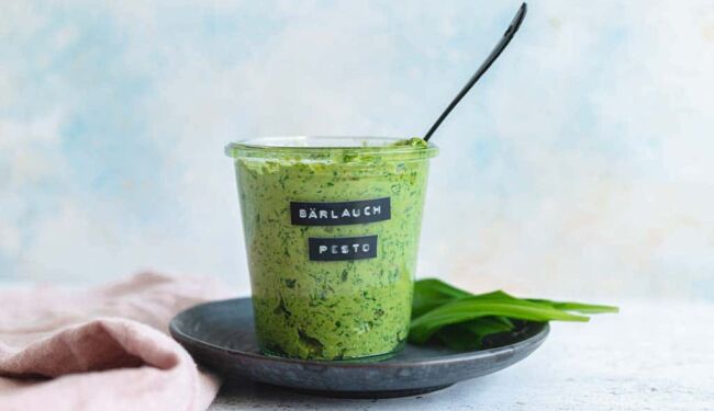 Make wild garlic pesto yourself (How-To)