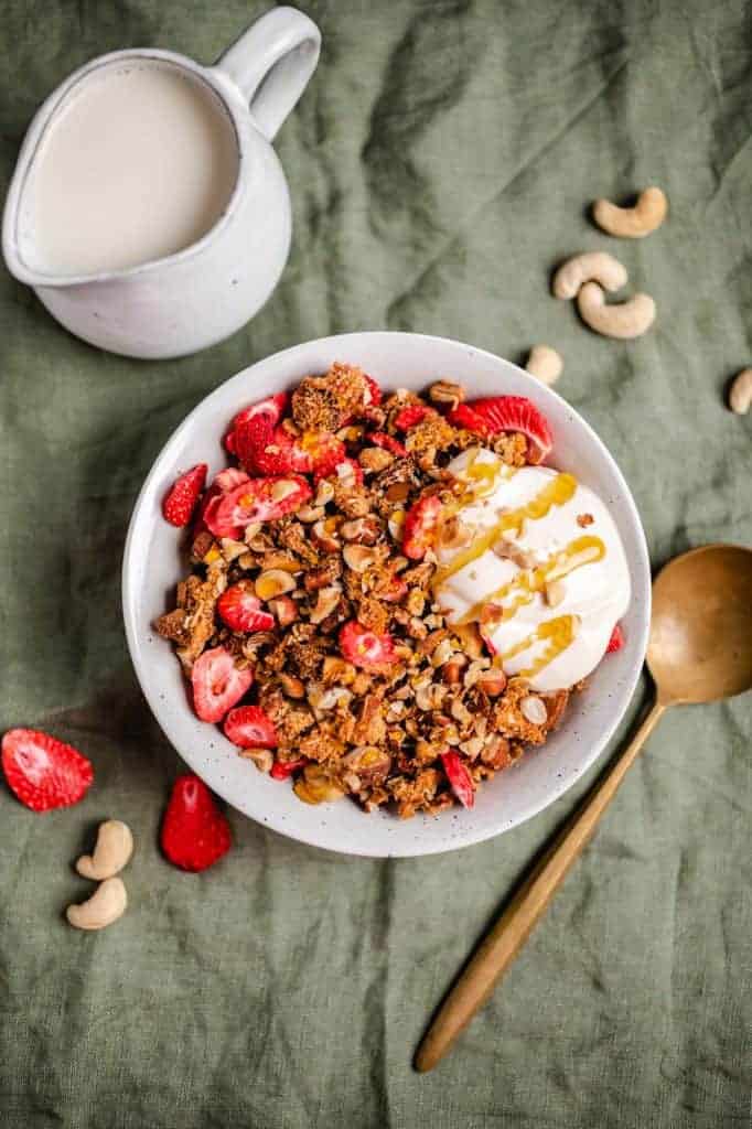 Strawberry granola vegan