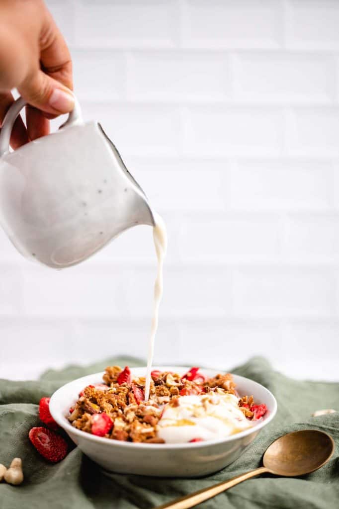 Strawberry granola vegan the perfect breakfast