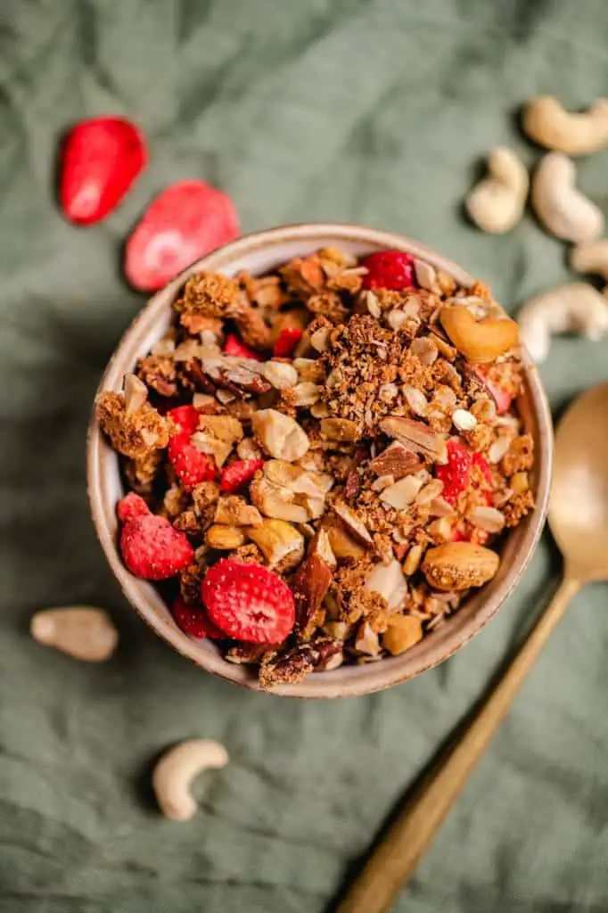 Strawberry granola vegan