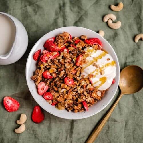 Strawberry granola vegan