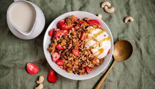 Strawberry granola vegan