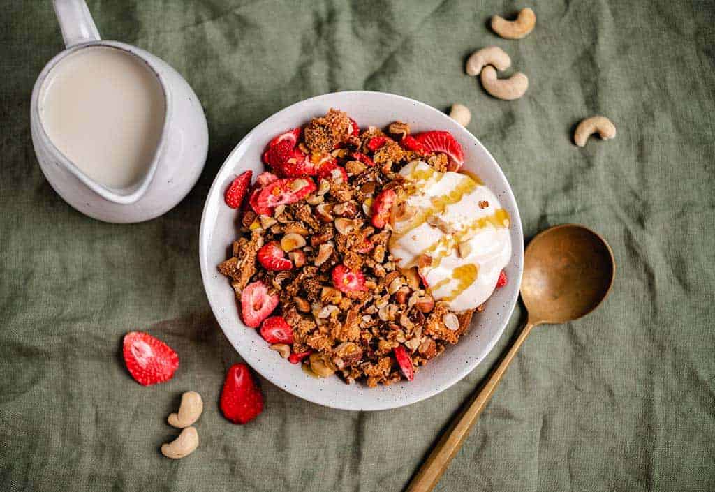 Strawberry granola vegan