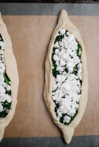 Pide mit Spinat und Feta (vegan & glutenfrei)