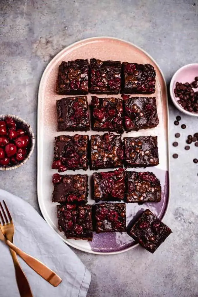 Vegan chocolate cherry brownie (gluten-free, oil-free)