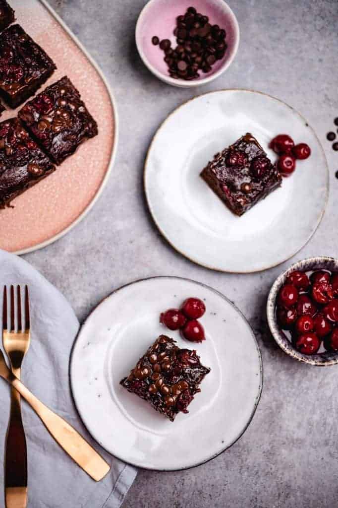 Vegan chocolate cherry brownie (gluten-free, oil-free)