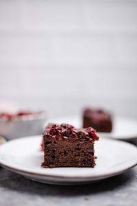 Veganer Schoko-Kirsch Brownie (glutenfrei, ölfrei)