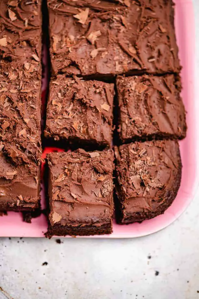 Juicy chocolate cake with frosting (oil-free, gluten-free)