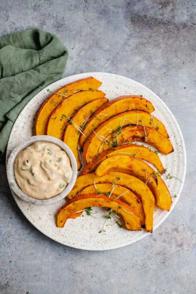 Pumpkin wedges with Harissa yogurt (vegan & gluten-free)