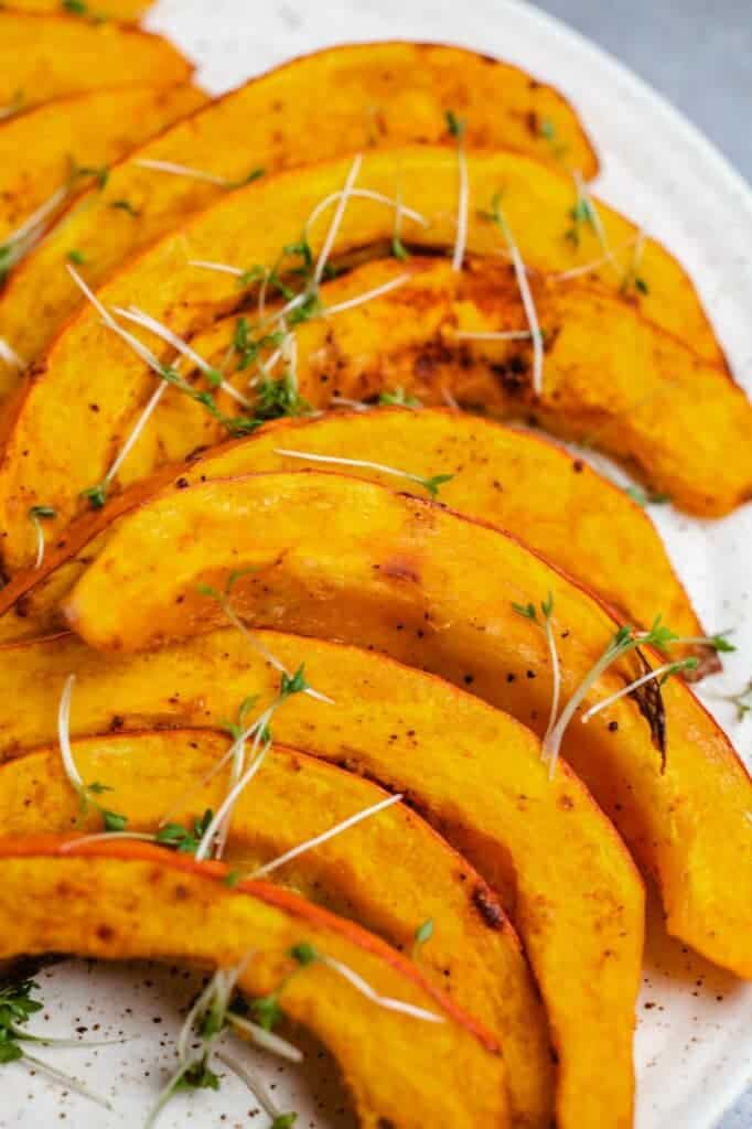 Pumpkin wedges with Harissa yogurt (vegan & gluten-free)