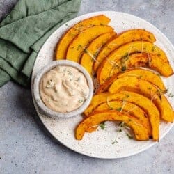 Pumpkin wedges with Harissa yogurt (vegan & gluten-free)