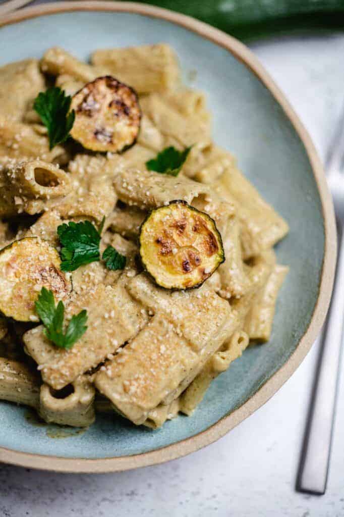 Pasta with roasted zucchini (vegan recipe)