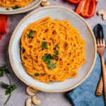 Pasta with roasted red bell pepper sauce