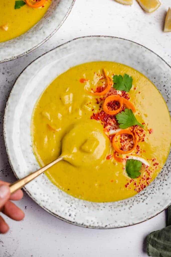 Spicy carrot parsnip soup (vegan & gluten-free)