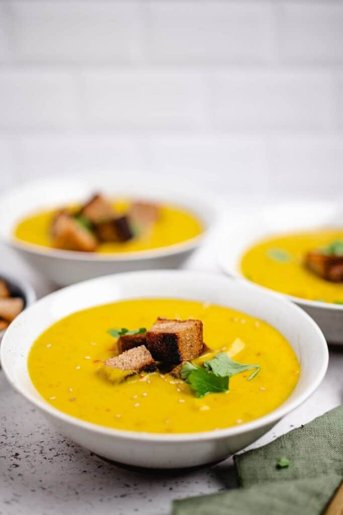 Spicy carrot parsnip soup (vegan & gluten-free)