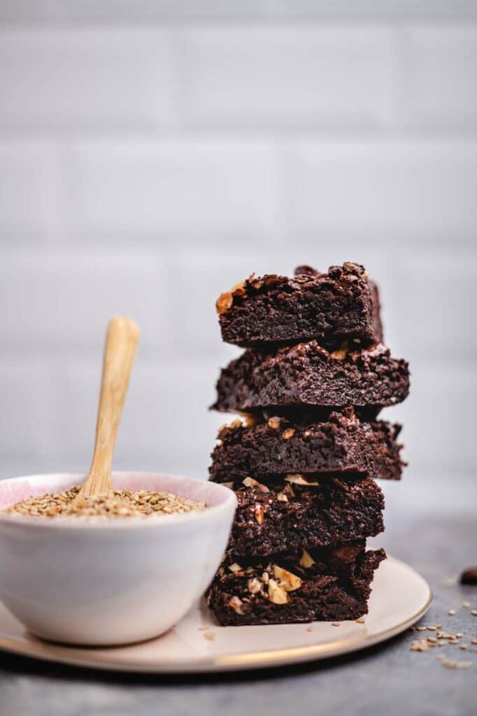 Tahini hazelnut brownies (vegan)