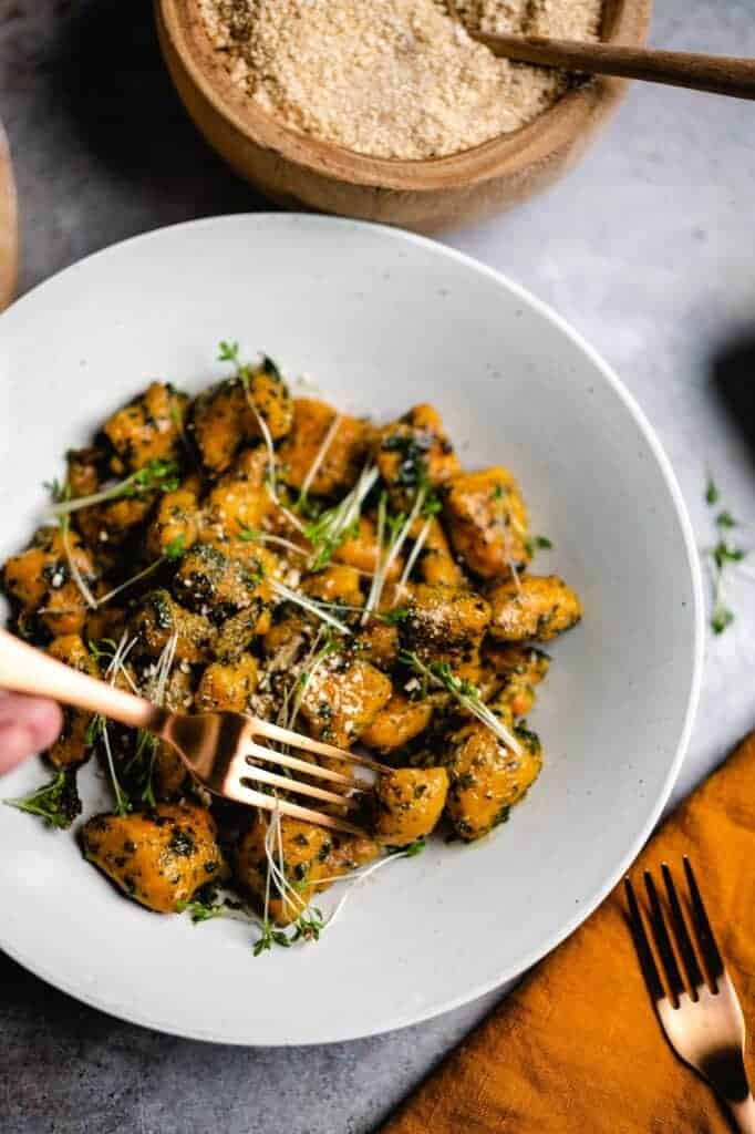 Sweet potato gnocchi with pesto (recipe)