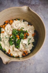 Veganer Salat mit Süßkartoffel und Grünkohl