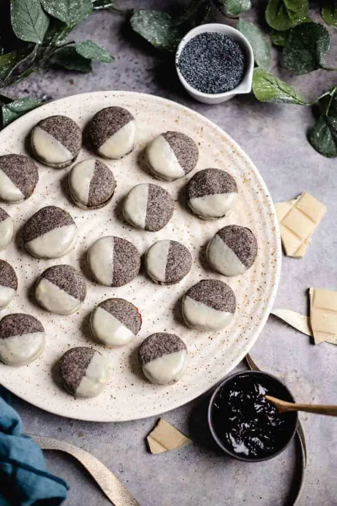 The vegan filled poppy seed cookies