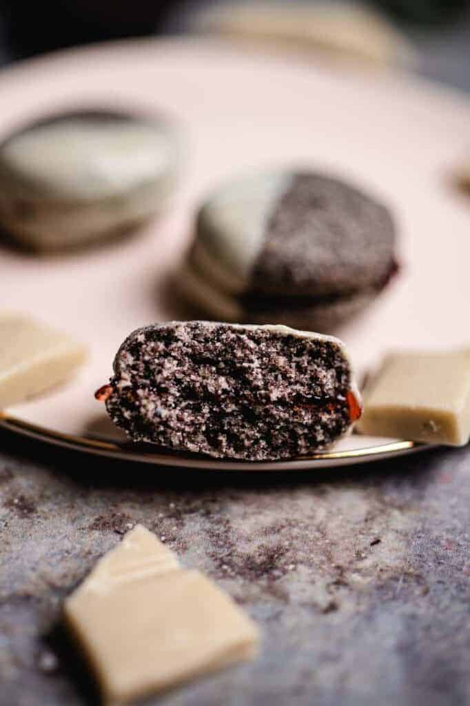 The vegan filled poppy seed cookies