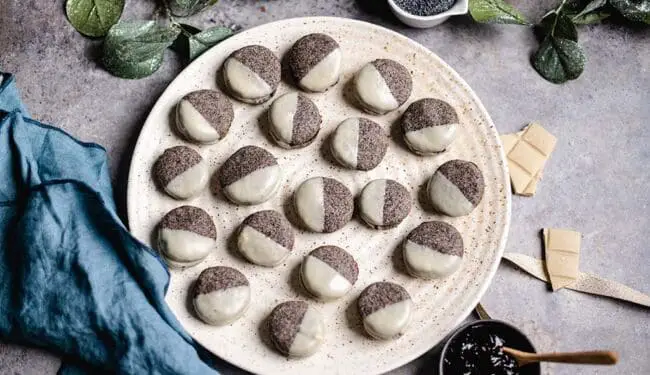 The vegan filled poppy seed cookies