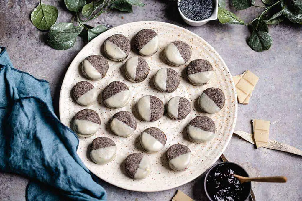 The vegan filled poppy seed cookies