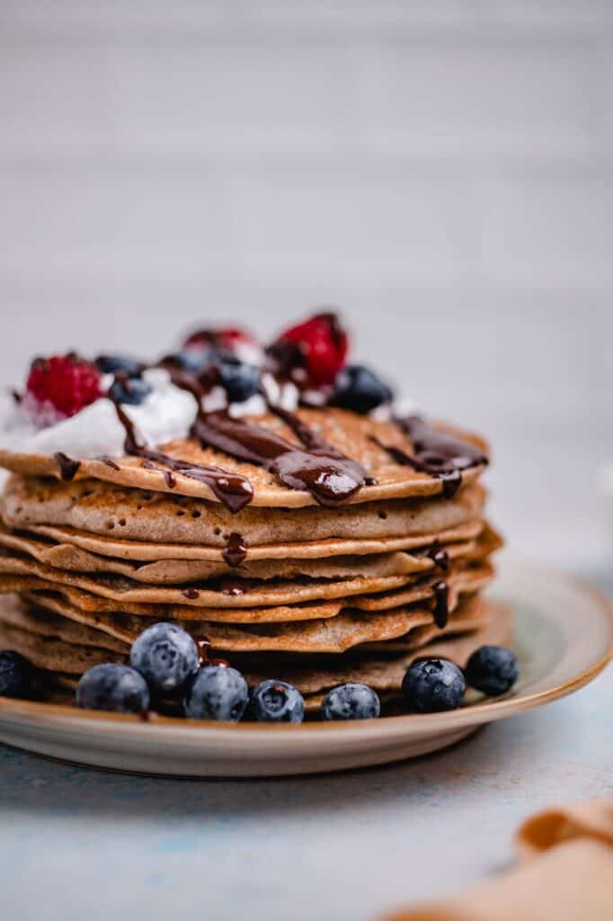 Buckwheat pancakes with chocolate sauce (v&amp;gf)