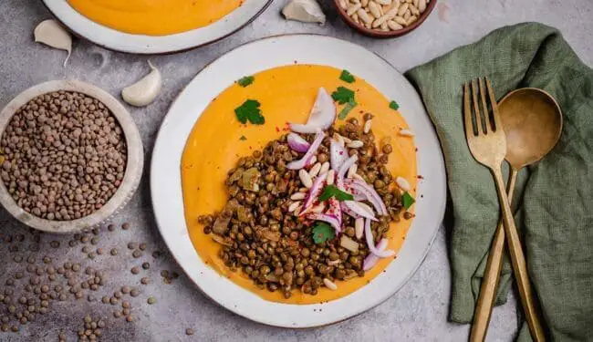 Spicy lentils on puree