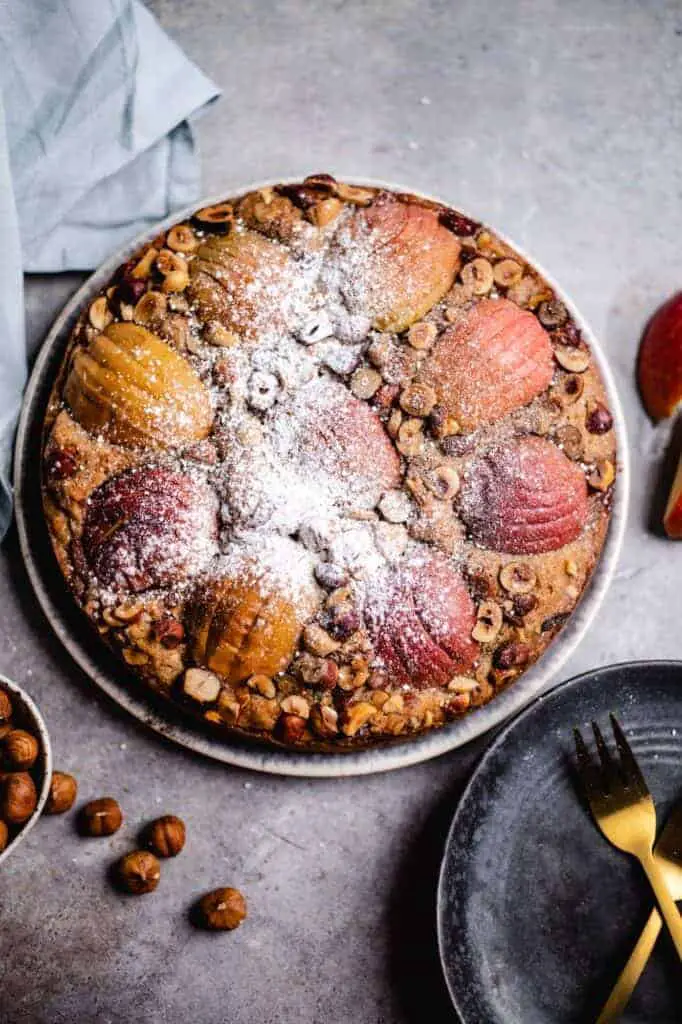 Apple hazelnut cake (vegan)