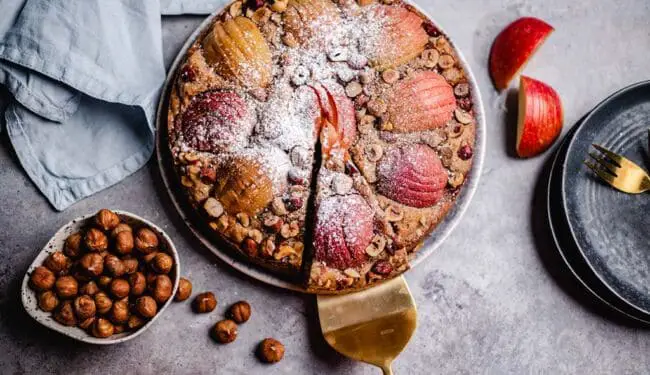 Apple hazelnut cake (vegan)