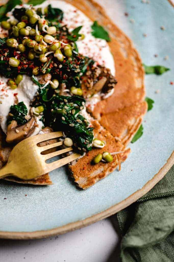Buckwheat crêpes with spinach and mushrooms