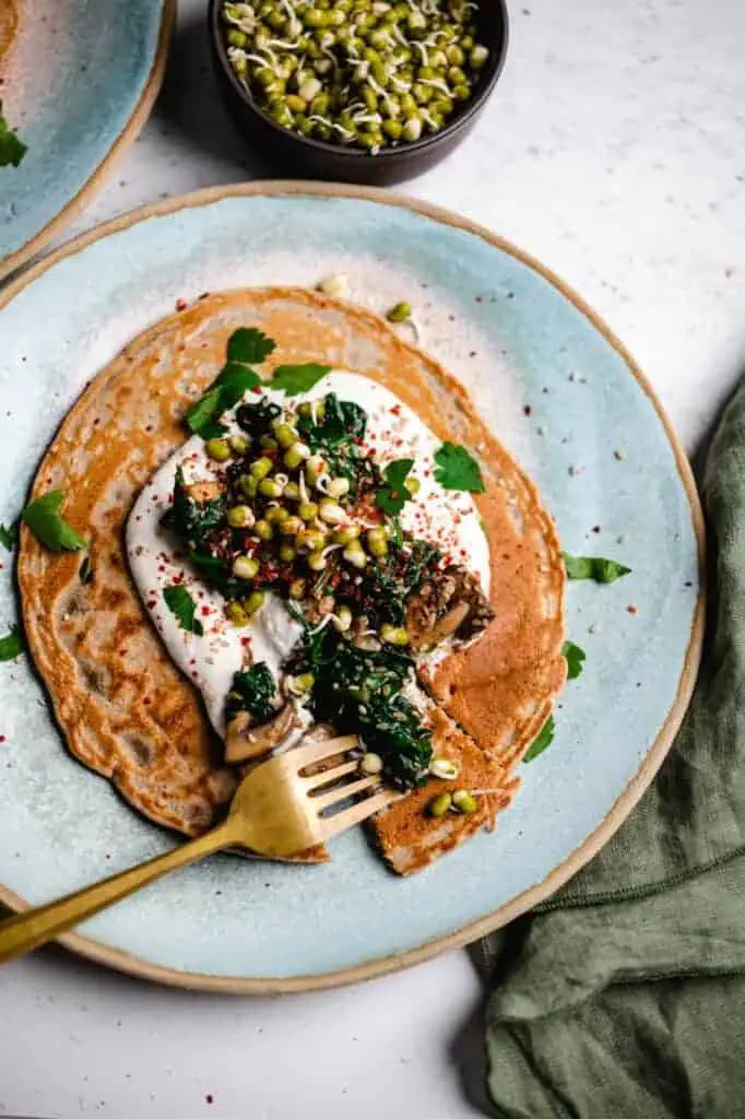 Buckwheat crêpes with spinach and mushrooms