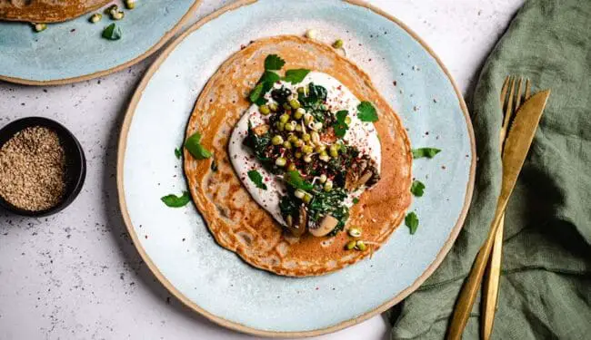 Buckwheat crêpes with spinach and mushrooms