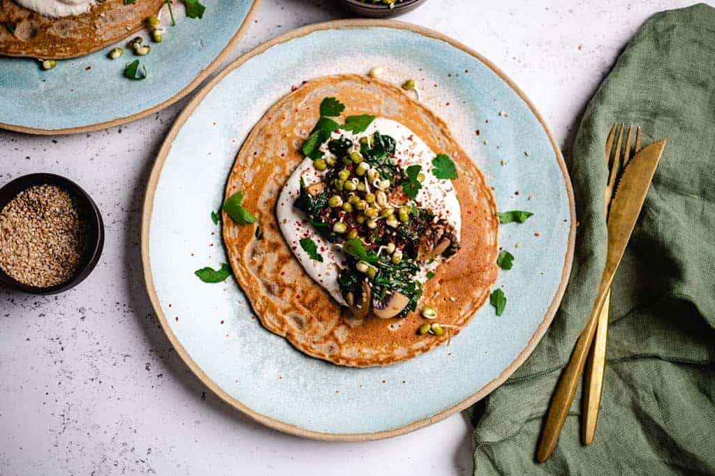 Buckwheat crêpes with spinach and mushrooms
