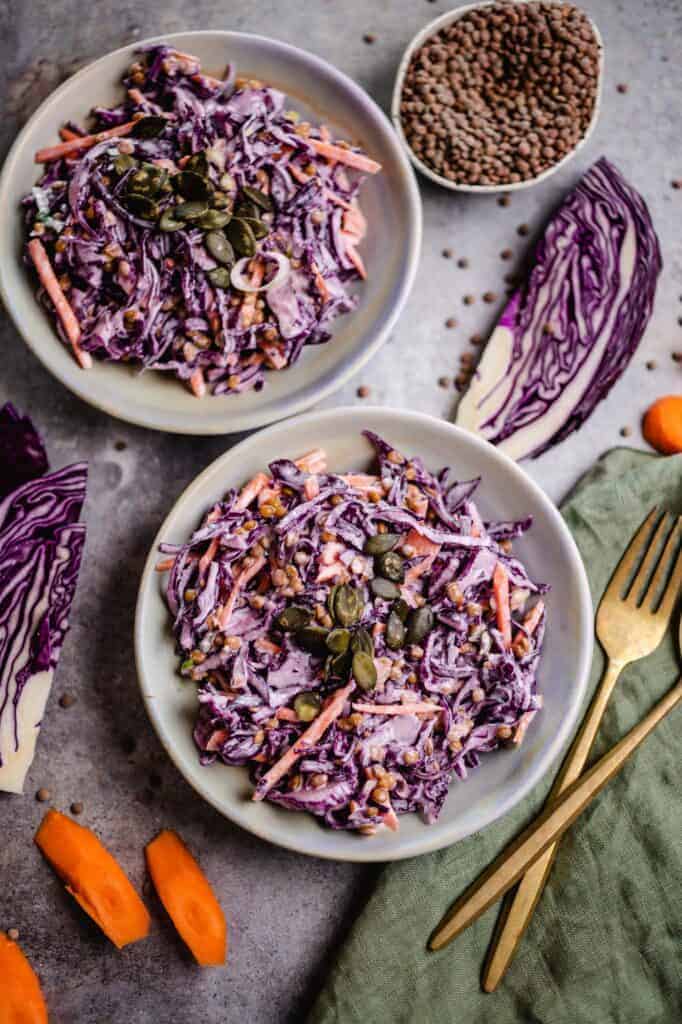 Creamy salad with red cabbage and lentils