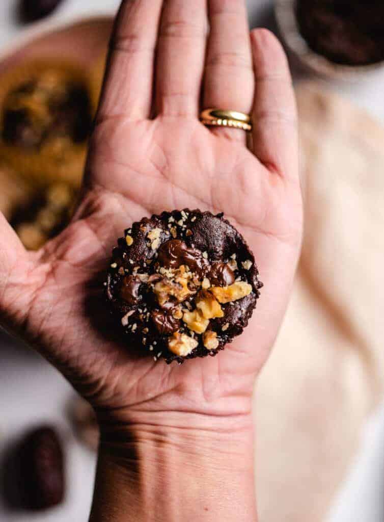 vegan healthy date muffins