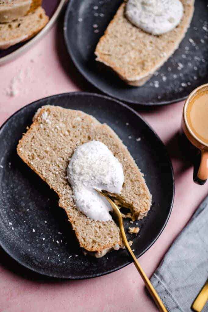 Vegan coconut cake (6 ingredients)