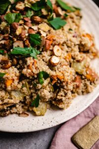 Quinoa Salat mit geroesteten Haselnuessen und Fenchel (vegan & glutenfrei) Rezept