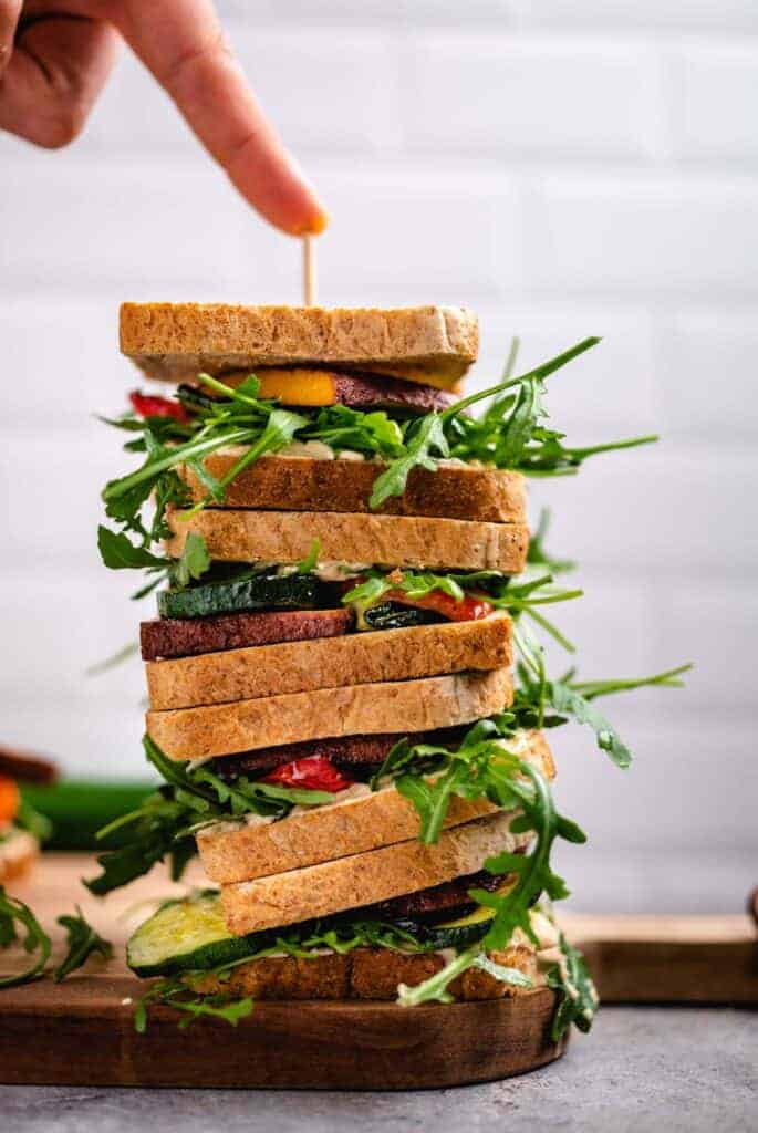 Sandwich with hummus and grilled vegetables