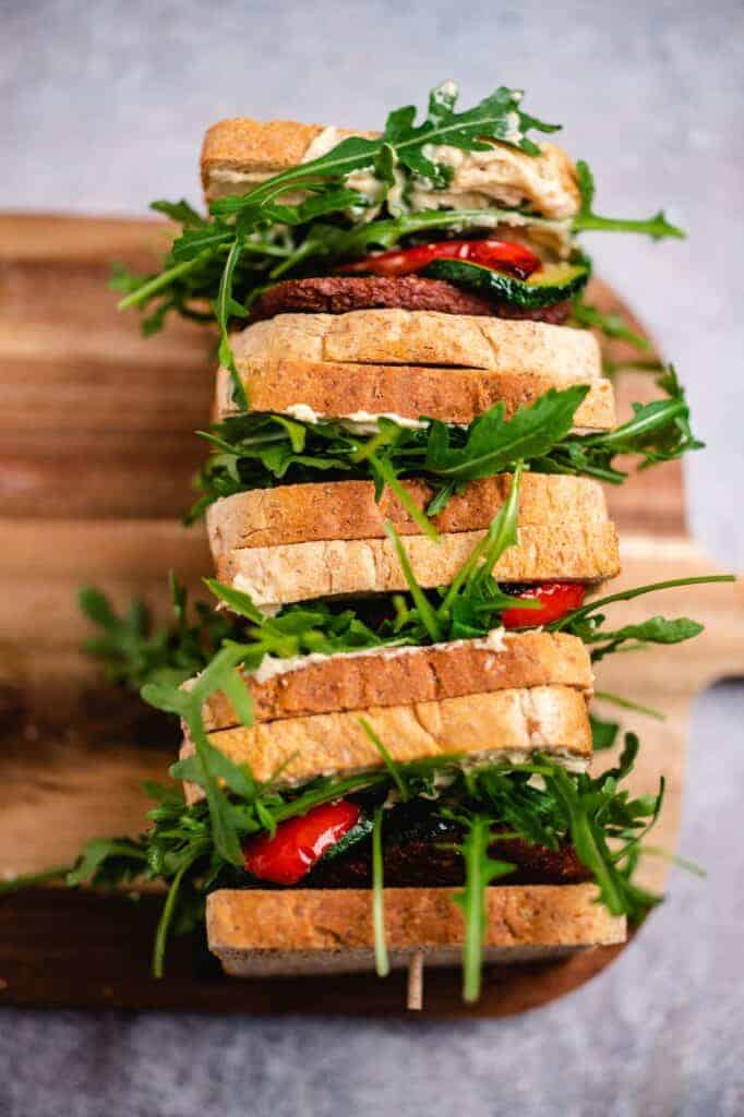 Sandwich with hummus and grilled vegetables