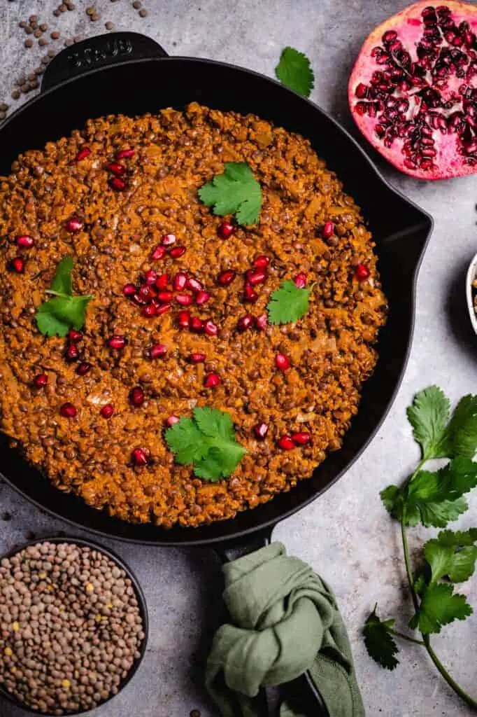 Vegan lentils fesenjan