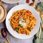 Pasta with sun-dried tomatoes (vegan)