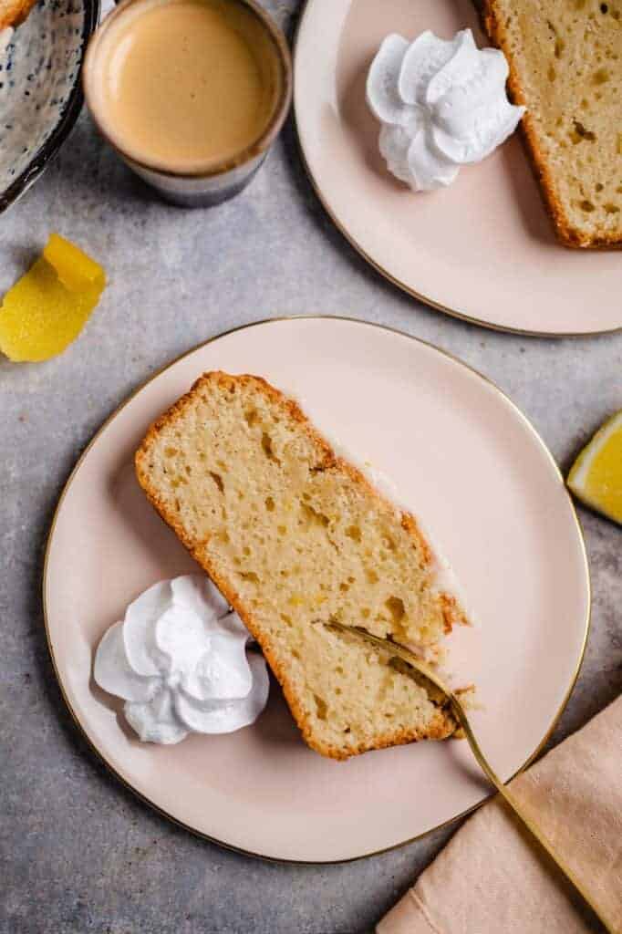 Vegan lemon cake (reduced oil) - 7 ingredients recipe